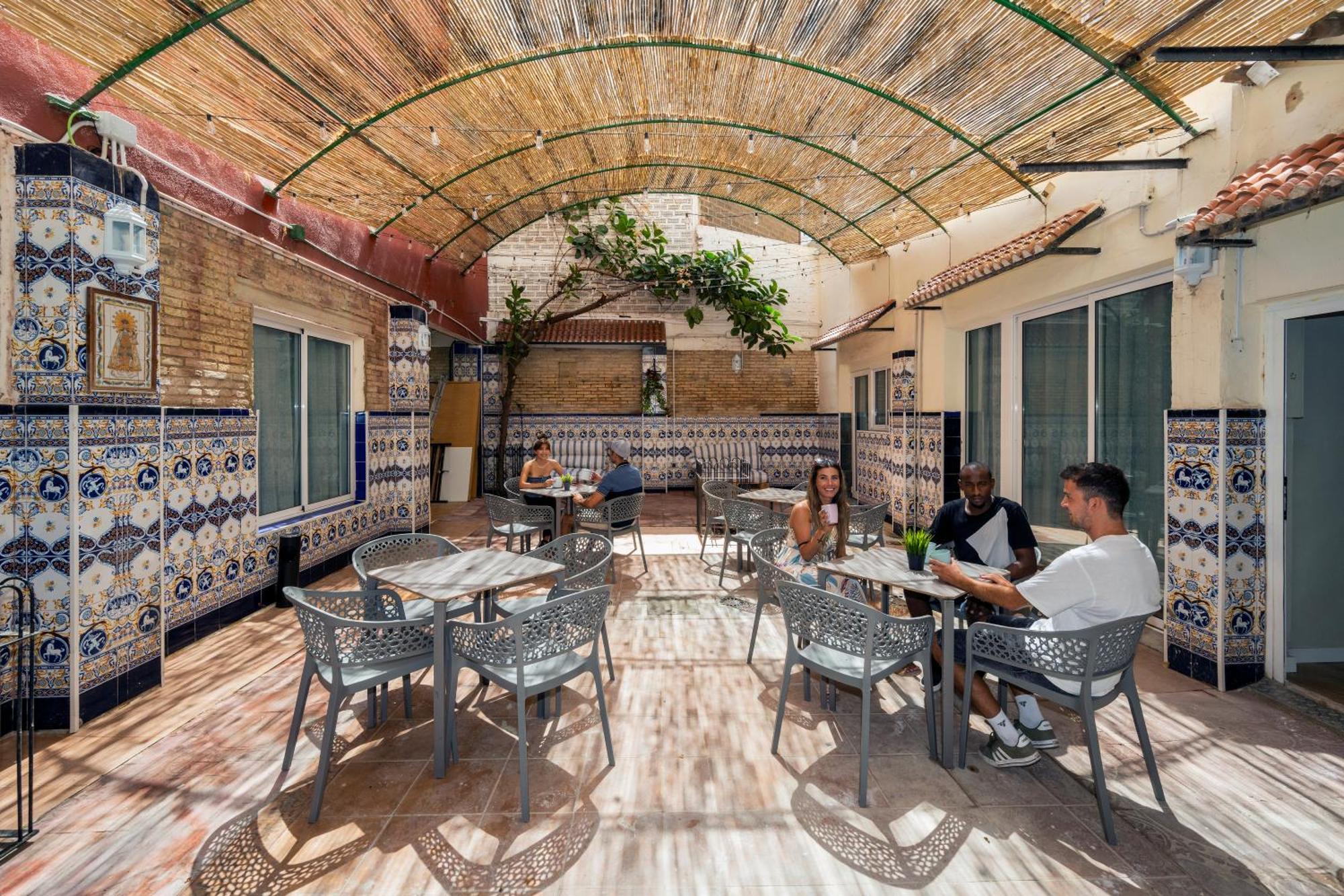 Som Hostel By The Venue Valencia Eksteriør bilde